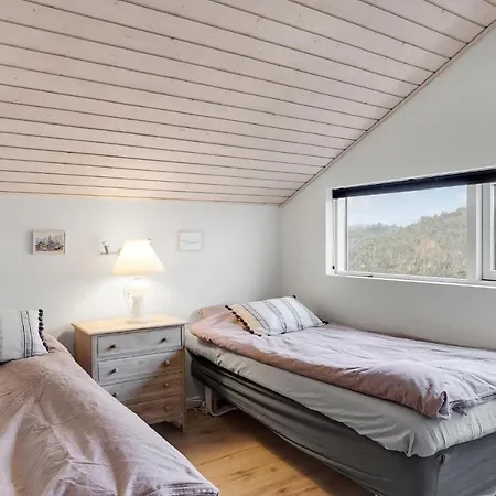 Vakantiehuis 4 Bedroom Lovely In *