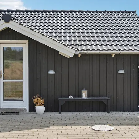 4 Bedroom Lovely In Holiday home