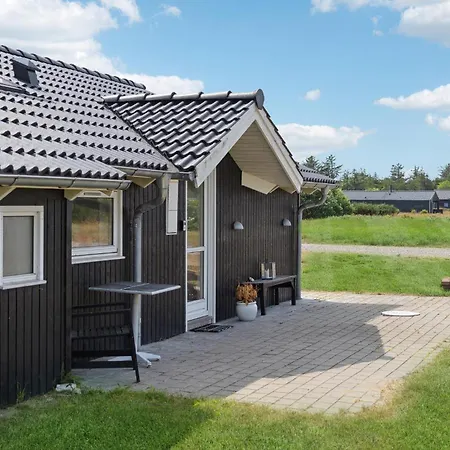 Vakantiehuis 4 Bedroom Lovely In *